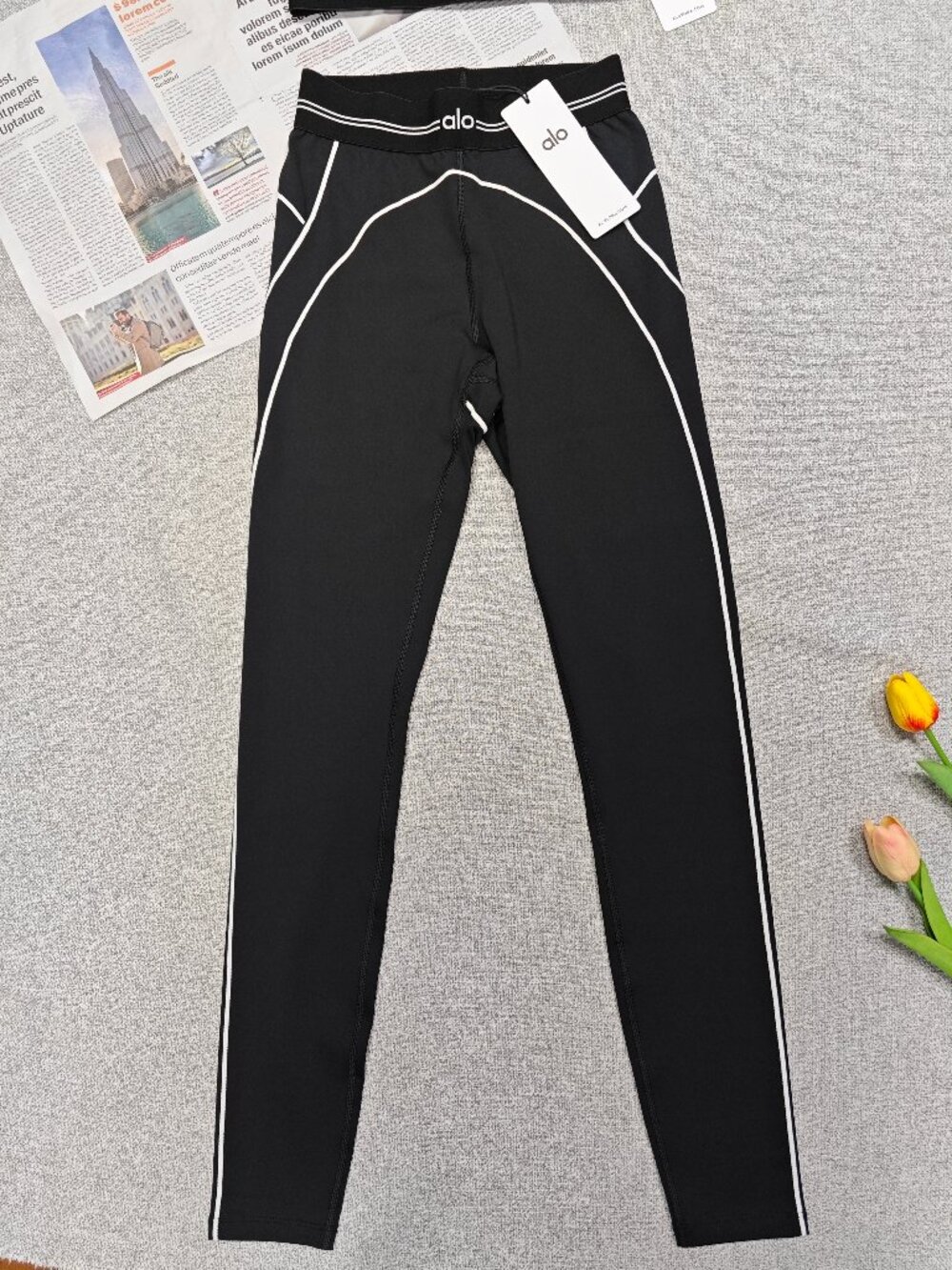 NWT ALO Yoga Heart Throb Set 🤗 Airbrush Bra + High-Waist Throb Legging S-M - Picture 7 of 9